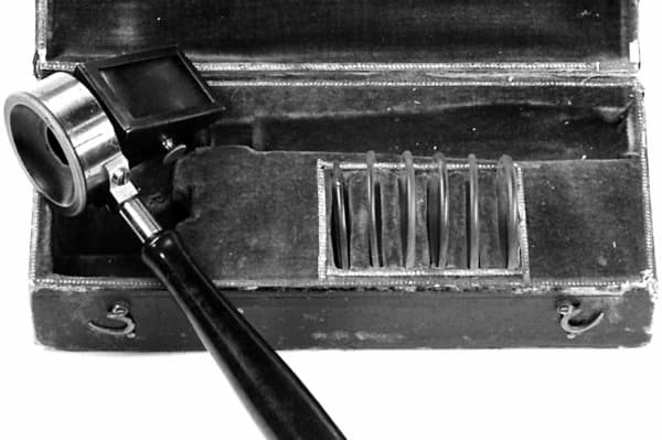 Ophthalmoscopy through the ages-fig-2-von-helmholtz.jpg