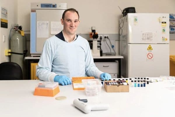 Organic, printable device restoring sight?