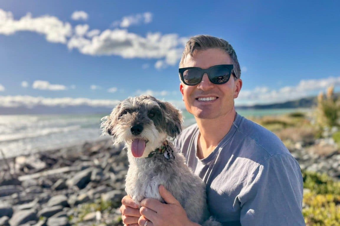 Jesse Gale and pup ONLINE