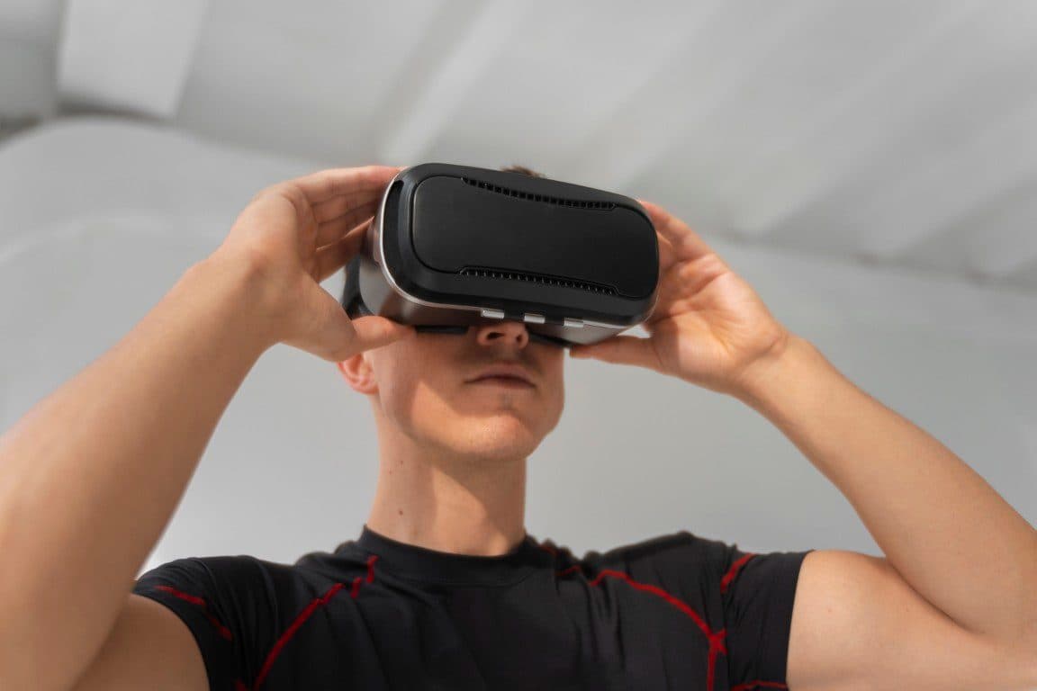 VR headset man