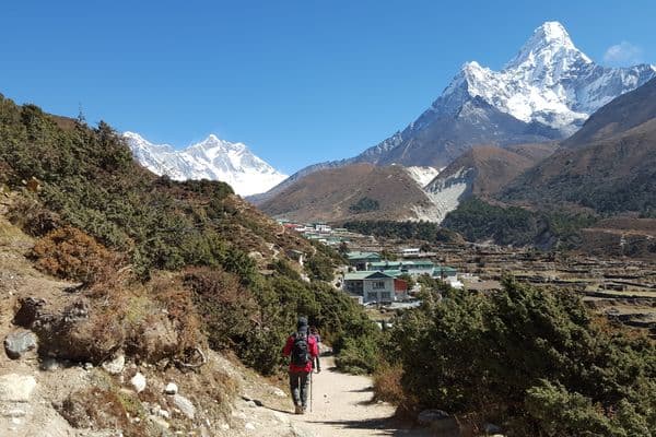Caring for eyes on Everest