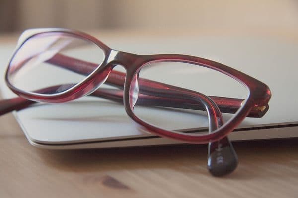 Online retailers sell unsafe specs