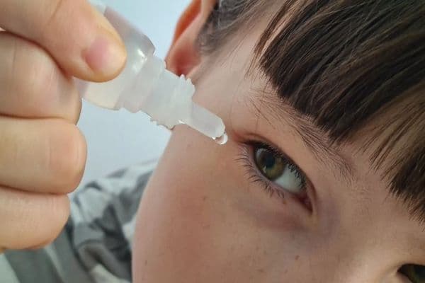 eye drops atropine myopia child small