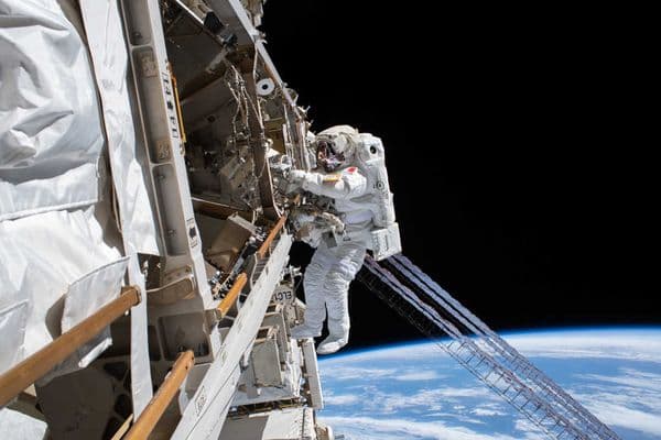 Spaceflight, blue-light-blocking lenses and diagnostic error in neuro-ophthalmology