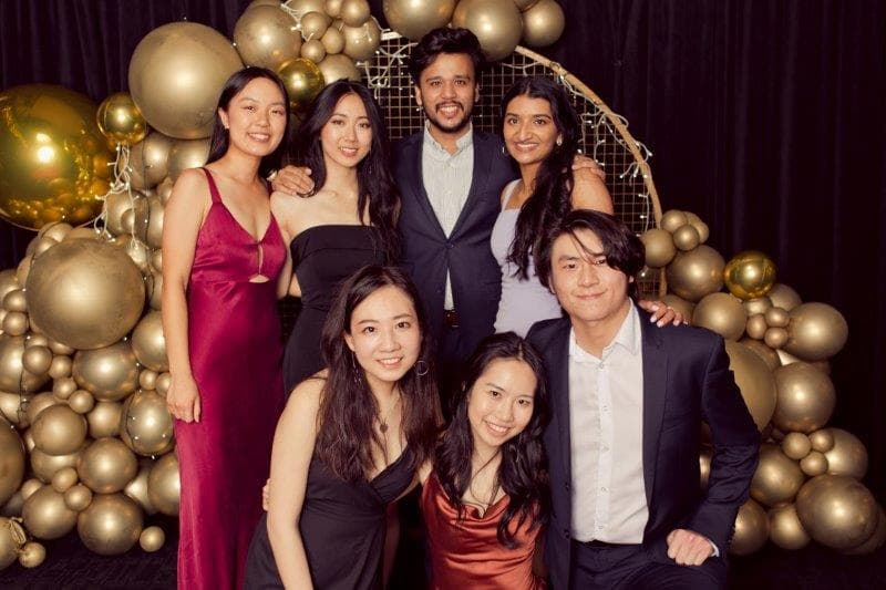 A Golden Globe affair-eyeball-extra-pic.jpg