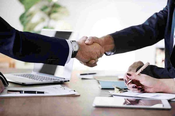 Essilor expands med-tech portfolio