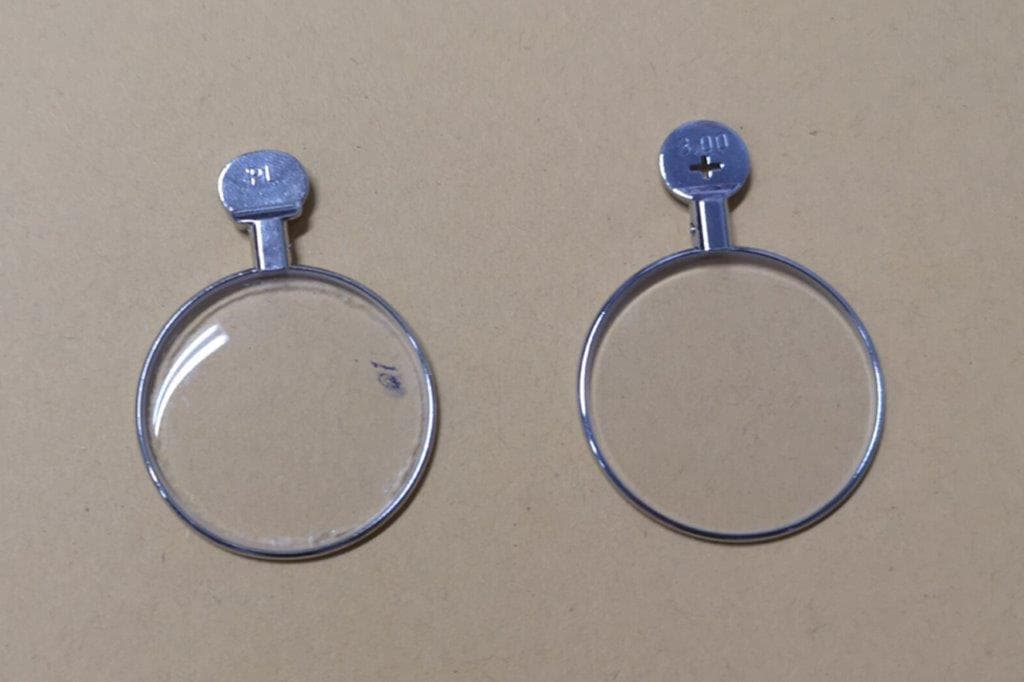 Auto Adherent Lenses