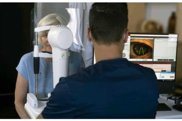 Topographer and dry eye combined