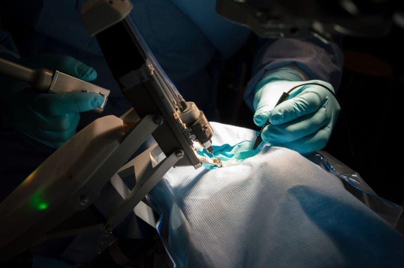 Robot eye surgeon (1)