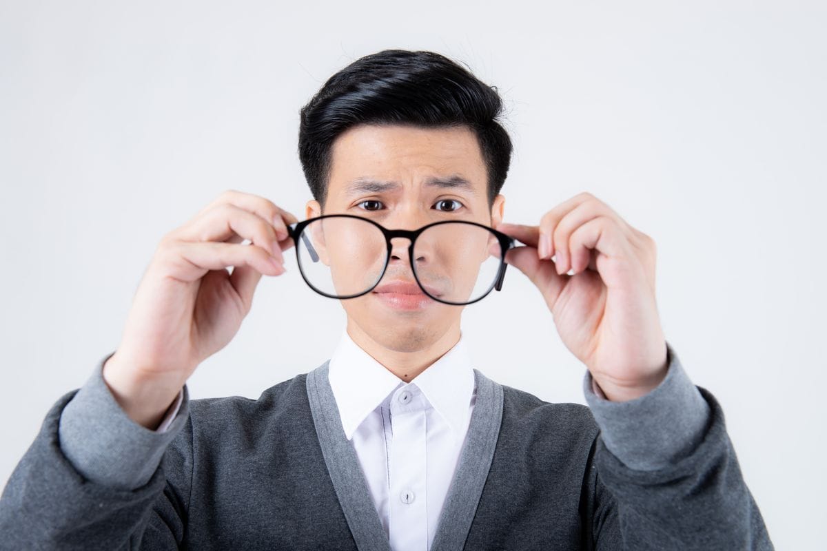 Style eyes: helping men choose specs