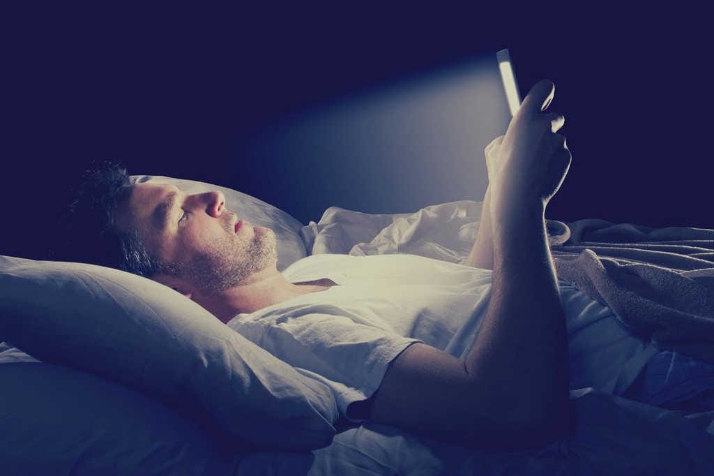 Phones beat blue-light lenses