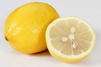 Flavouring slows myopia?