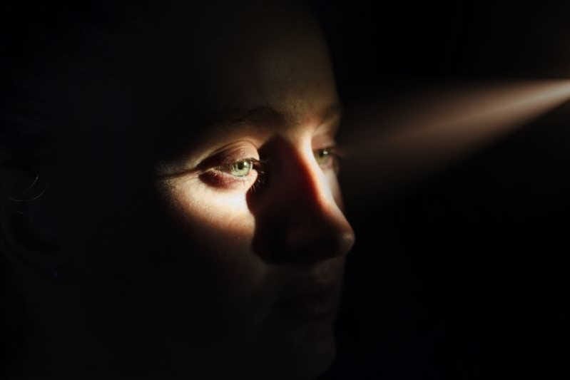 Molecule recycles bright light