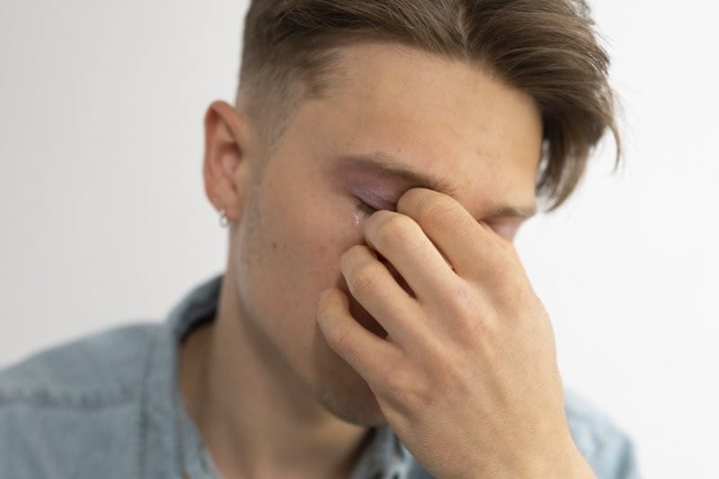 man in pain online