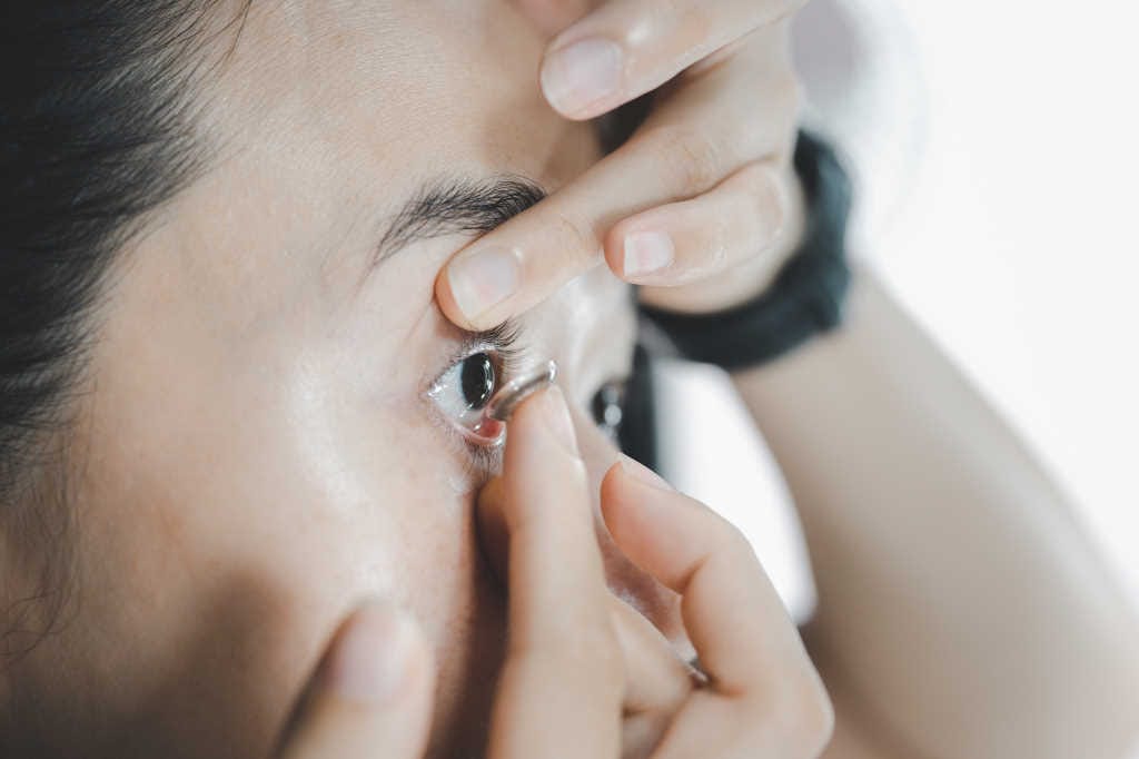 Optometrists review Alcon’s toric CLs