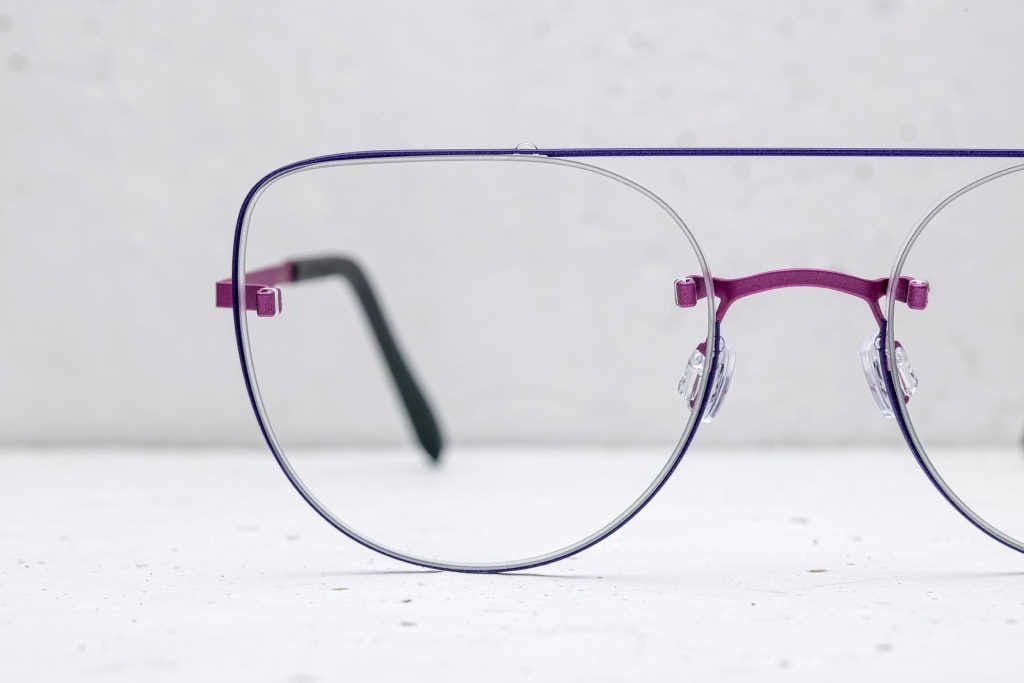 Comforting rimless strength