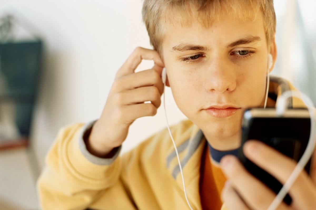 Teens’ smartphone use examined