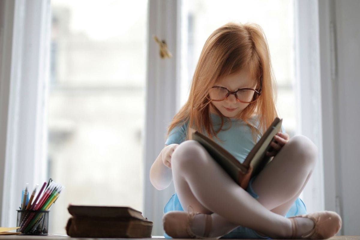 thupkpjw girl with glasses