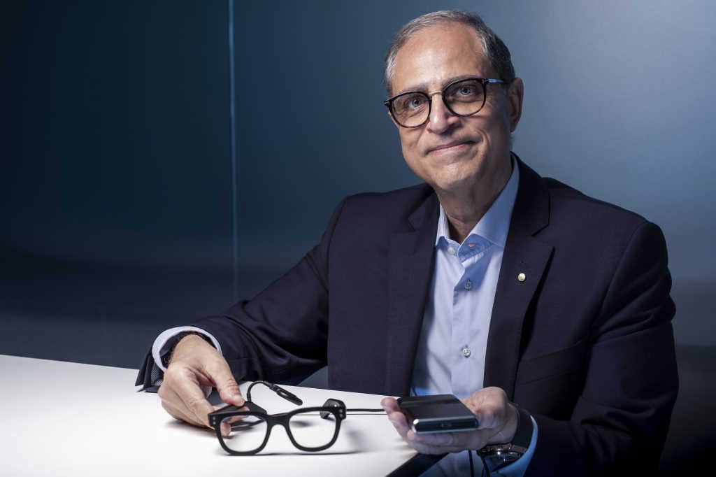 FDA fast-tracks Australian bionic eye (1)