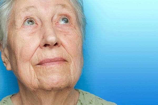 cataract surgery old lady