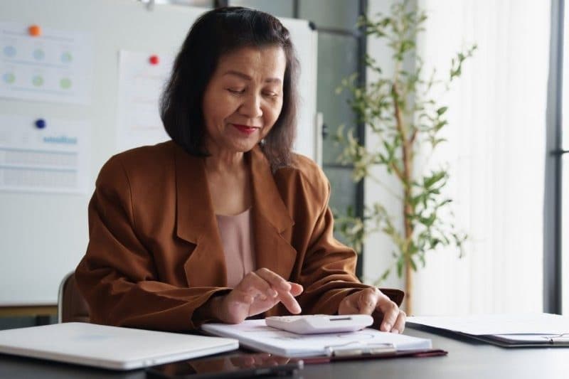 middle age asian woman auditor calculator Online
