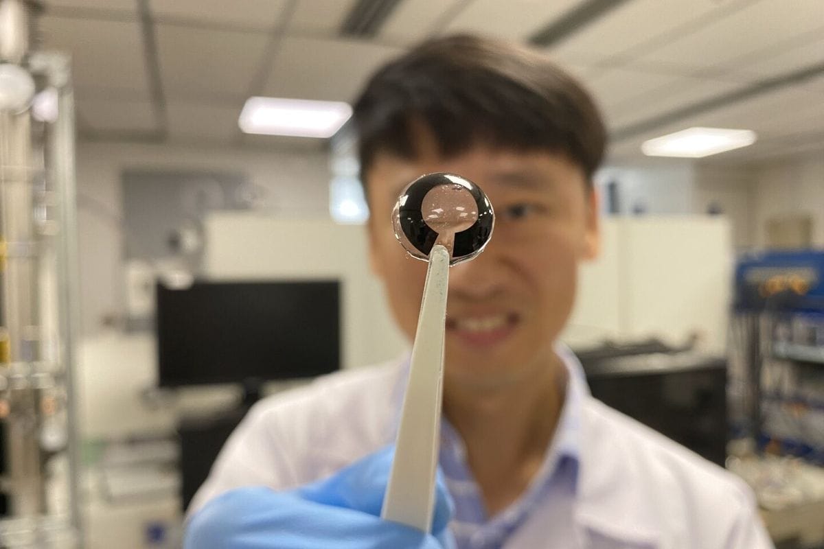 aqujnlid flexible battery for smart contact lenses