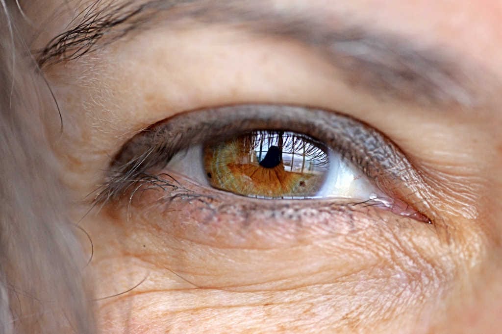 Oestradiol eases post-menopause DED?