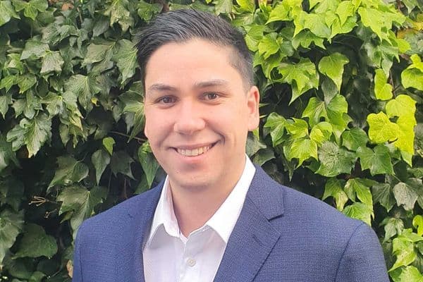 Device expands team