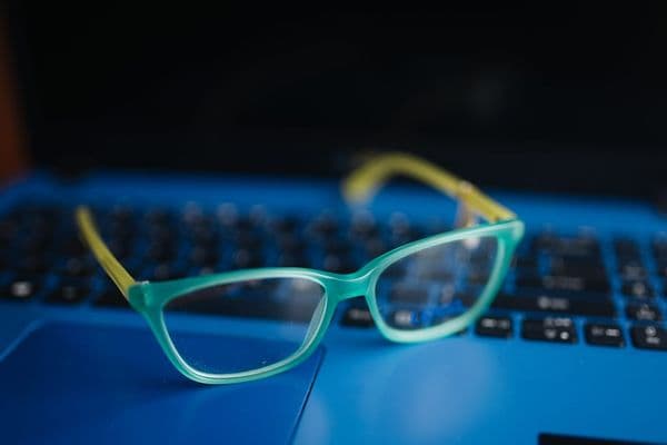 Blue-light-filtering lens claims unsupported