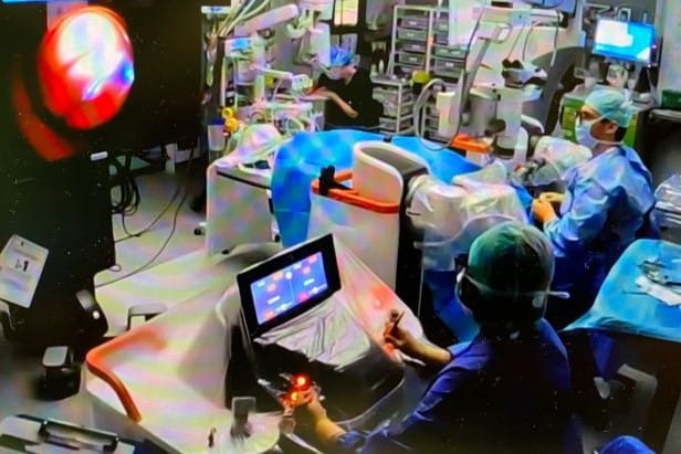 Dual-control vitrectomy robot surgery success