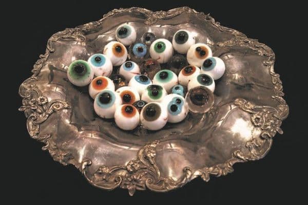Art and optics: The beautiful and the curious