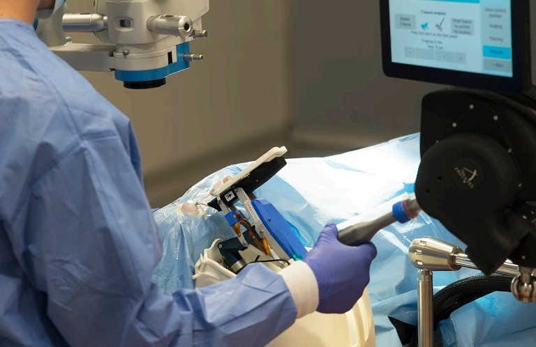 Robot tackles glaucoma surgery (1)