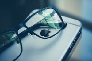 Apple glasses dim real world brightness