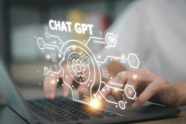 Ophthalmologists vs chatbots