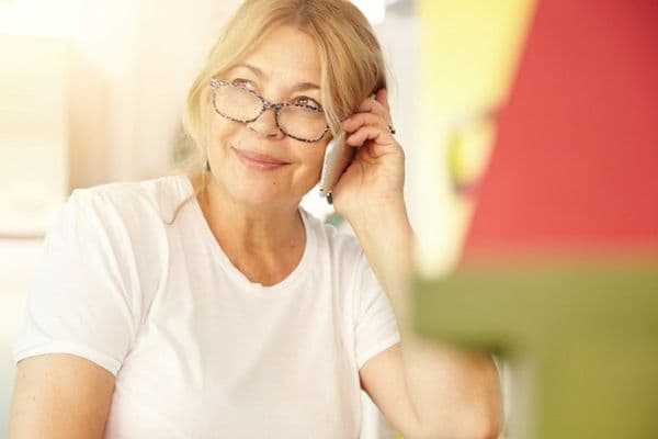 lady in reading glasses small