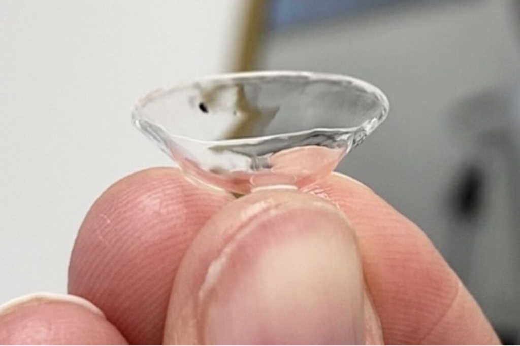 CLs correct horizontal diplopia